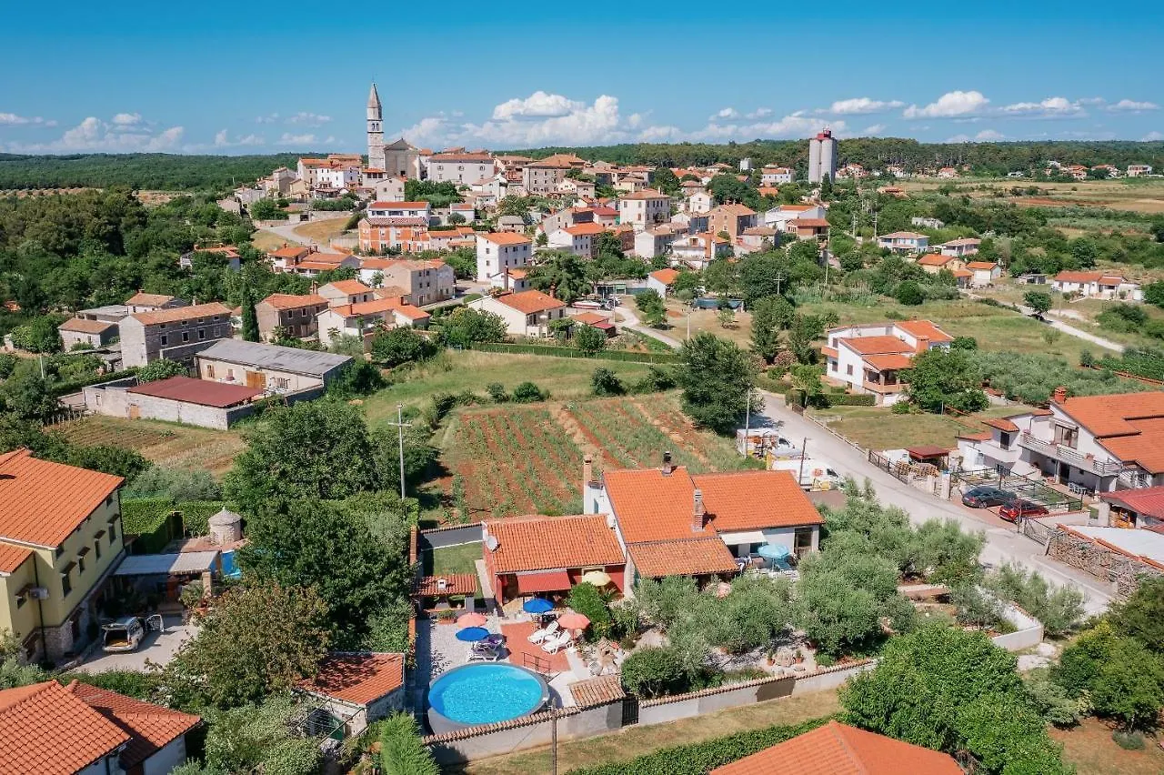 Apartment With Pool Višnjan