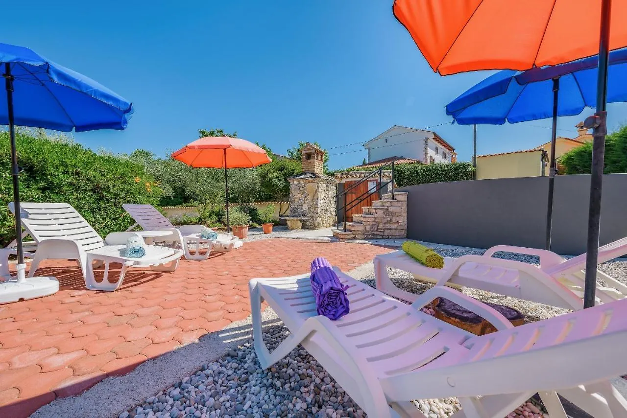 Apartment With Pool Višnjan