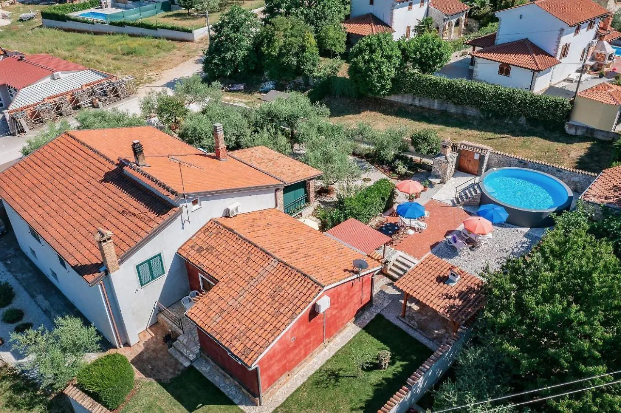 Apartment With Pool Višnjan
