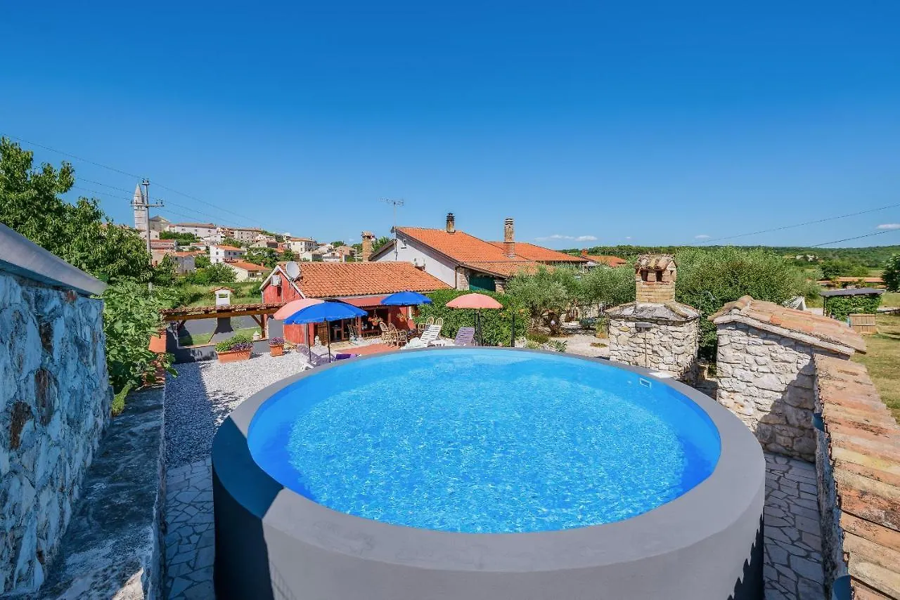 Apartment With Pool Višnjan