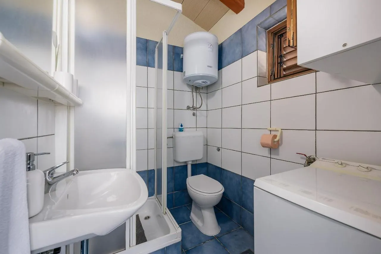 Apartment With Pool Višnjan