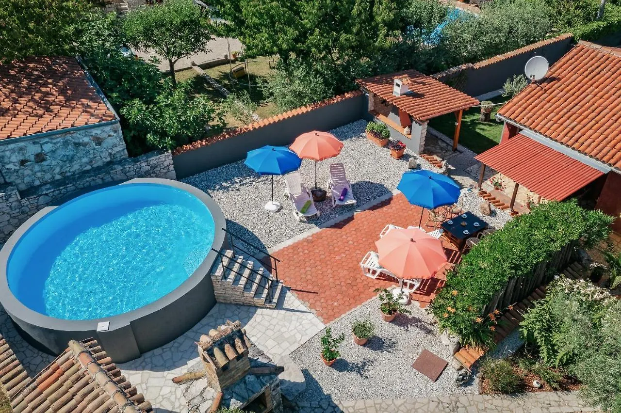 Apartment With Pool Višnjan