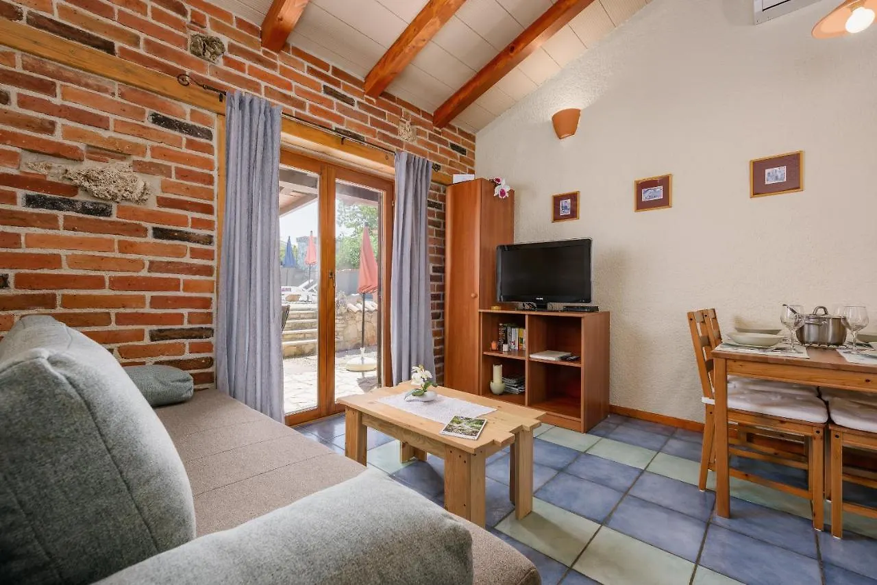 Apartment With Pool Višnjan 克罗地亚